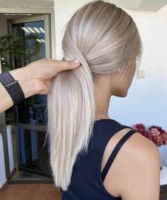 Icy Blonde Hair Highlights, Blonde Hair Icy, Hair Icy Blonde, Platnium Blonde Hair, Hair Care Ideas, Icy Blonde Hair Color, Cold Hair, Social Media Post Ideas