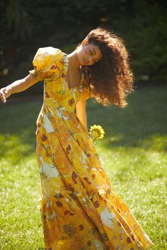 Sunflowers Cotton Ritz Gown Selkie Dress, Sunflower Dress, Luxurious Dresses, Puff Dress, Corset Style Tops, Corset Style, Spring Dress, An Artist, Dress Brands