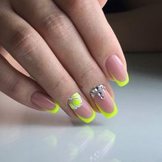 Ongles néon la tendance phare et haute en couleur de l'été 2019 French Manicure Gel, New French Manicure, Types Of Nail Polish, Gel French Manicure, French Manicure Designs, Natural Nail Art, Manicure Gel, Basic Nails