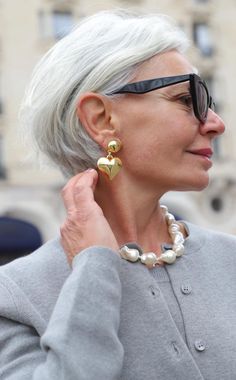 Grace Ghanem, Minimal Classic Style, Short Textured Hair, Silver Haired Beauties, Business Professional Outfits, Haircut Inspiration, Ageless Style, Chic Hairstyles, Grey Hair Color