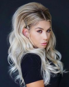 Need a Lift? The Lightener Behind These Inspiring Blondes - Color - Modern Salon Tease Hairstyles, 70s Inspired Hairstyles, 70s Wedding Hair, Modern 60s Fashion, Priscilla Presley Hair, 60's Hairstyles, 1960s Hairstyles, Fallen Flowers