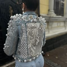 Jean And Diamond Outfit, Diy Pearl Jacket, Pearl Denim Jeans, Denim Pearls Outfits, Diy Sequin Jacket, Jeans Jacket Design Ideas, Rhinestone Denim Jacket Diy, Bejeweled Denim Jacket, Embellished Denim Jacket Diy