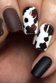 Nail Ideas Western, Western Style Nails, Western Nail Ideas, Cowgirl Nails, Nails Western, Country Acrylic Nails, Rodeo Nails, Cow Print Nails, Cowboy Nails