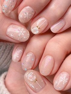 Small Snowflake Nails, Snow Gel Nails, Christmas Nail 2023, Nail Art December, Easy Snowflake Nail Designs, Christmas Gel Nails Designs Winter, Nail Snowflake Design, X Mas Nails Design, Christmas Nail Art Designs Snowflakes