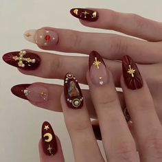 Shop luxurious red baroque false nails with gold moon star design! Almond French style, full cover, detachable. Perfect for an elegant, long-lasting manicure. Nagel Tips, Gold Nail, Almond Acrylic Nails, Nail Swag, Nail Length, Nailed It, Funky Nails, Nail Polishes, Nail Accessories