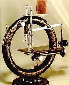 an old fashioned spinning machine on a stand