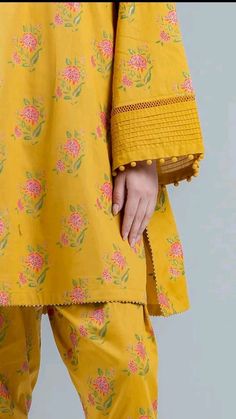 Printed Dress Designs Pakistani, Khadar Dress Designs Pakistani, Bazoo Design, Pakistani Dresses Design, New Pakistani Dresses, Dress Design Pakistani, Lawn Dress Design, Simple Dress Casual, Dress Designing