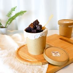 รับถ่ายรูป อาหาร ขนม เบเกอรี่ เครื่องดื่ม สไตล์ Blogger ราคาน่ารัก^^ Brownies In A Cup Packaging, Bucket Brownies, Fudgy Brownies Packaging, Brownie Packaging Design, Desert Packaging, Brownies Cup