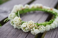 a bunch of white flowers sitting on top of a wooden bench