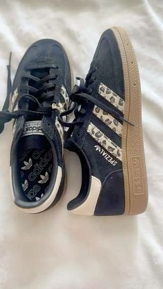 #navyblue #cheetah #2024 #shoes #shoeinspo #mypic Drawing On Sneakers, Trainers Aesthetic, Dream Sneakers, Bags Unique, Trendy Shoes Sneakers