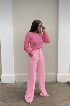 Pink Pants Outfit Work, Valentines Day Outfits For Women, Women Work Pants, Pink Jeans Outfit, Pink Pants Outfit, Pant Outfits For Women, Light Pink Pants, Real Women Fashion, Pants Outfit Work