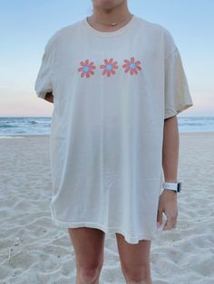 "Super pale yellow t-shirt with 3 peach & blue daisies. Adorable tee for summer! Color: Comfort Colors \"ivory\" ✰ MODEL INFO: ✰ Height: 5'4\" Size: normally wears a small, but is modeling a large for an oversized look. ★ MATERIAL: ★ 100% cotton" Summer T Shirts Aesthetic, Summer Tee Shirt Designs, Etsy Shirts Women, Over Sized Tees Outfits, T-shirt Girl, Cute Over Sized T Shirts, Big Oversized T Shirt Outfit, Oversized Tee Women, Aesthetic Shirts Summer