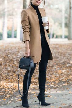 Vinter Mode Outfits, Winter Mode Outfits, Classy Coat, Mode Mantel, Fall Fashion Coats, Camel Coat, Casual Work Outfits, Winter Mode, Looks Chic