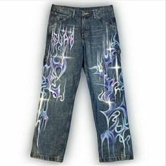 Diy Rhinestone Pants, Pants With Drawings On Them, Cool Jeans Design, Painting Jeans Ideas, Paint On Pants, Pant Painting, New Jeans Jeans, Waist Jeans Outfit