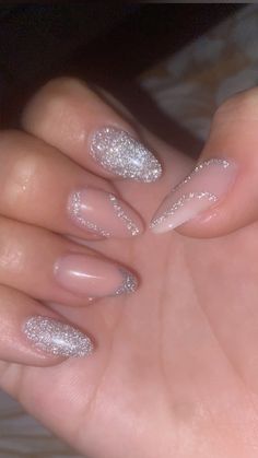 Nail Ideas For Sweet 16, Silver Nail Glitter, Sliver White Nails, Silver Almond Nails Glitter, Hoco Nails Acrylic Silver, Glam Nails Silver, Dinner Dance Nails, Gel X Nails Glitter, Glitter And Pearl Nails