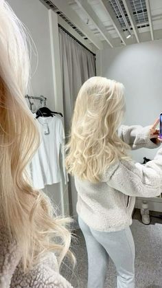 Platinum Blonde Hair Lowlights, Platinum Blonde Layers, Light Blond Balayage Hair, Platinum Blonde Hair Color Ideas For Summer, Really Blonde Hair, Swedish Blonde Hair, Blonde Hair Ashy, Very Light Blonde Hair, Long Platinum Blonde Hair