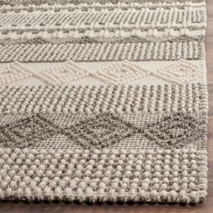 a rug on the floor that has been made to look like it is woven with yarn