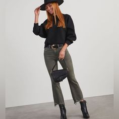 Vici Collection - Beverly Mid Rise Cropped Flare Jeans. Deep Green With Stretch. Brand New Still In Packaging With Tags. Cropped Flare Jeans Outfit, Over Ankle Boots, Cropped Jeans Outfit, Flare Jeans Outfit, Wide Legged Jeans, High Waisted Distressed Jeans, Jeans Outfit Fall, Mid Rise Flare Jeans, Vici Collection