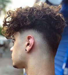 Modern men faded haircut ideas | Trendy hairstyle ideas | Easy hairstyle ideas Curly Hair Taper, Fade Haircut Curly Hair, Taper Fade Curly Hair, Undercut Haircut, Curly Undercut, Crop Haircut