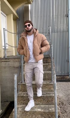 Mens Clothing Styles Winter Casual, Trendy Mens Fashion 2023, Buff Guy Outfits, Outfit Hombre, Street Fashion Men Streetwear, Mens Casual Dress Outfits