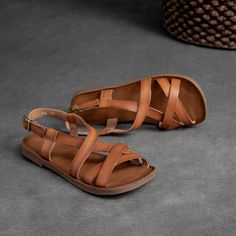 Geschlecht: Damen Typ: Sandalen Hauptmaterialien: Rindsleder Futter: Schweinsleder Sohle: Gummi Verschlussart: Schnalle Stil: Alltag, Lässig, Retro Saison: Sommer Absatzhöhe: Niedrig (1-3 cm) Cow Hide Shoes, Vintage Loafers, Suede Flats Shoes, Low Cut Shoes, Casual Slip On Shoes, Knit Shoes, Casual Wear Women, Vintage Suede, Leather Flat Shoes