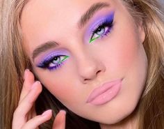 Summer Eyeshadow Looks, Eye Makeup 2023, Summer Eyeshadow, Makeup 2023, Makeup Colorful, Makeup Transformation, Apply Makeup, Makeup Artistry, Eye Makeup Tips