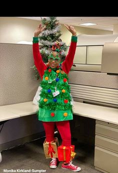 Crazy Christmas Outfits Diy, Whooville Outfits Ideas Women, Ugly Christmas Sweater Party Ideas Decor, Dress Like A Christmas Tree For School, Easy Christmas Costumes, Christmas Spirit Week Outfits, Dress Like A Present, Tacky Christmas Outfit