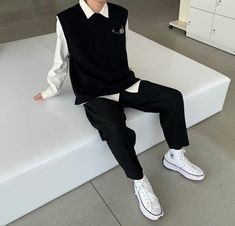 Korean Street Fashion Men, Men Fashion Casual Outfits, Streetwear Men Outfits, Swaggy Outfits, Korean Street Fashion, Korean Outfits, Retro Outfits, Mens Street Style, Grunge Outfits