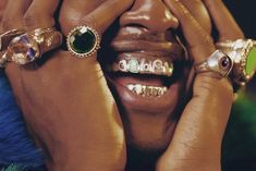 Grillz Teeth, Grills Teeth, Tooth Gem, Teeth Jewelry, Black Photography, Asap Rocky, Jewelry Lookbook, Mode Inspo, Black Culture