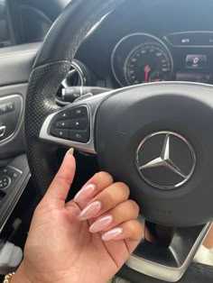 Nails Almond Hailey Bieber, Hayley Bieber Acrylic Nails, Haley Bieber Nails Coffin, Pink Chrome Nails Natural, Hailie Beiber Nails, Haiku Beiber Nails, Gaily Beiber Nails, Haley Bieber Nails Pink, Sophie Richie Nails