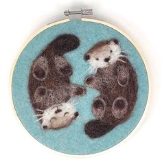 Crafty Knit Company Otters in a Hoop Painting with Wool Needle Felting Kit - Miss Babs Notions Beginner Crafts, Felt Pictures, Needle Felting Kits, Needle Felting Projects, Felt Fabric, Felt Art, Hoop Art, Felting Projects, Pattern Books