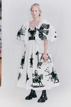 Mcqueen Dress, Sweetheart Neckline Dress, Moda Vintage, Mode Inspo, Soft Grunge, Mode Inspiration, Pre Fall, A Dress, Look Fashion