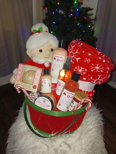 Our Natural Skin care Jumbo Bath & Body Gift Baskets are filled with goodies. Our products are made with natural ingredients and is safe for all skin types. Each basket contains a holiday themed blanket, an 8 oz Shea Butter Body Cream, Shower Gel with moisture beads, Shea Butter Sugar Scrub, Body Spray, Soap, Candle, loofah, Candy and a gift bag filled with samples, lip balm and so much more. We have 6 Holiday fragrances to choose from. Holiday Baskets, Christmas Basket, Holiday Fragrance, Spa Gift Basket, Relax Spa, Christmas Baskets, Shea Body Butter, Spa Gift, Spa Kit