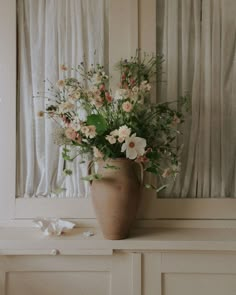 Bringing that ‘je ne sais quoi’ to your home. #cottagecore #countryhome #flowerarrangements #homeinteriors #danafabehome #farmhousedecor #farmhousestyle #kitchendecor #homedecor English Cottage Garden, Cottage Living, Spring Home Decor, Stockholm Sweden, Business Inspiration, Flower Farm, Spring Home, Flower Beauty, Victorian Homes