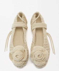 Beige Accessories, Crochet Flats, Laptop Travel Bag, Ballerina Shoes Flats, Rose Gold Watches, Straw Bags, Mirror Mirror On The Wall, Crochet Shoes, Jewelry Essentials