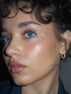 Blue Mascara And Eyeliner, 70s Blue Eye Makeup, Blue Eye Color Makeup, Makeup Blue Eyes Pale Skin, Blue Liner On Brown Eyes, Blue Eyes Blue Makeup, Blue Eye Makeup Halloween, Blue Eyeliner On Blue Eyes, Blue Eyes Blue Eyeliner