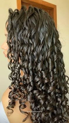 Shiny Hair Curly, Perfect Curly Hair Aesthetic, Hair Care Aesthetic Curly, Hair Healthy, Curly Healthy Hair, Long Healthy Curly Hair, Healthy Hair Aesthetic Curly, Healthy Curly Hair Aesthetic, Curly Hair Growth Products