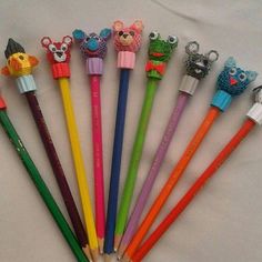 several different colored pencils are lined up in the shape of animals and owls on top of each other