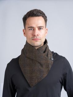 Designed and made by us here in Balbriggan. Wrap up in our cosy tweed snood with a luxurious velvet lining that is soft to the skin. Double button closure to keep you protected against all the elements. We even made it reversible so you can wear it both ways. Perfect gift for both Men and Women or maybe just a gift to yourself. Mens Neck Scarf, Tweed Scarf, Tweed Men, Irish Gifts, Scarf Men, Neck Scarves, Neck Warmer, Scarf Wrap, Halloween Shopping