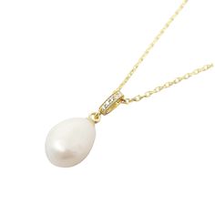 Our Dainty Pearl Pendant Gold Plated Necklace symbolises elegance, purity, and timeless beauty.   Featuring a lustrous pearl set on a delicate gold plated chain, this necklace adds a refined touch to any outfit, perfect for both everyday wear and special occasions.   Its minimalist design makes it a versatile accessory, while the pearl’s symbolism of love and new beginnings makes it a thoughtful gift. Ideal for celebrating birthdays, anniversaries, or milestones, this necklace is a timeless piec Basket Tote, Crochet Design, Rattan Basket, Jewelry Ring Box, Pearl Set, Pendant Gold, Gold Plated Necklace, Classic Beauty, Watch Necklace