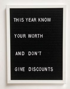 a sign that says, this year know your worth and don't give discounts