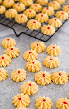 some cookies are on a cooling rack and ready to be baked