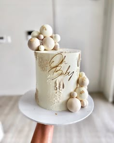 Nude baby shower cake Baby Gender Reveal Cake Ideas, Foto Gender Reveal, Baby Gender Reveal Cake, Reveal Cake Ideas, Gateau Baby Shower Garcon, Tort Special, Gender Reveal Cake Ideas, Vom Avea Un Copil