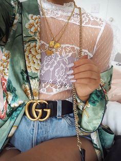 white lace top + green kimono + gucci belt + high waisted jean shorts | style inspiration Chique Outfits, Live Girls, Outfit Jeans, Watch Live, Soft Grunge, Mode Inspiration, Outfits Casuales, Look Fashion, Passion For Fashion