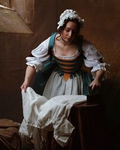 Erica Mottin Photography on Instagram: “"La Domestica" Designer/model/mua: @elainescouture . Il meraviglioso abito creato da @elainescouture è disponibile nella formula "ready to…” Victorian Peasant Dress, 18th Century Peasant, Hobbit Dress, 1600 Fashion, Time Capsule Wardrobe, Giselle Ballet, Character Drawing Reference, Jamie Beck