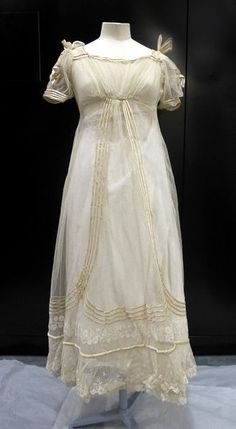 1800s Dresses, 1820s Fashion, Regency Era Fashion, Dress History, Antique Dress, Dress Cream, Cream Silk