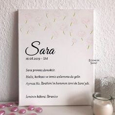 𝐄𝐟𝐬𝐮𝐧𝐤â𝐫 𝐒𝐚𝐧𝐚𝐭 𝐋𝐞𝐢𝐧𝐰ä𝐧𝐝𝐞 on Instagram: “Sara 🌸 Leinwand mit Namensbedeutung individuell gestaltbar💫 [24x30cm] Preisangabe per DM” Card Holder, Place Card Holders, On Instagram, Instagram