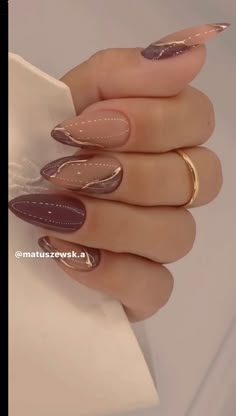 Colorful Nails, Gold Nail, Elegant Nails, Glitter Nail Art, Classy Nails, Fancy Nails, Chic Nails, Short Acrylic Nails, Nail Arts