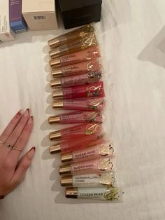 Profumo Victoria Secret, Flavored Lip Gloss, Makeup Obsession, Lip Glow, Body Skin Care Routine