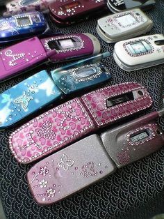 there are many cell phones lined up on the table together, all in different colors